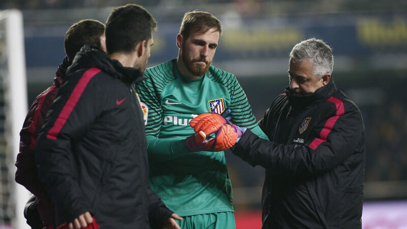 Jan Oblak gặp Chấn thương ở vai khi thi đấu