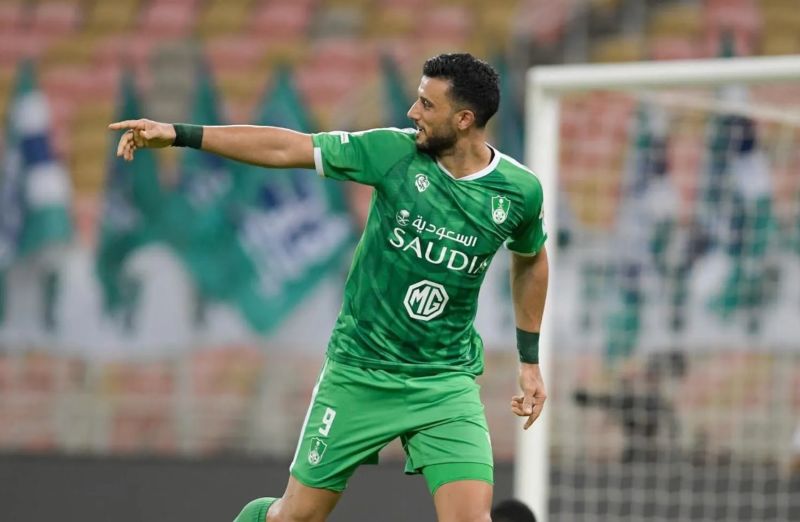 Omar Al-Somah là tiền đạo xuất sắc của bóng đá Syria, nổi bật với khả năng săn bàn đa dạng